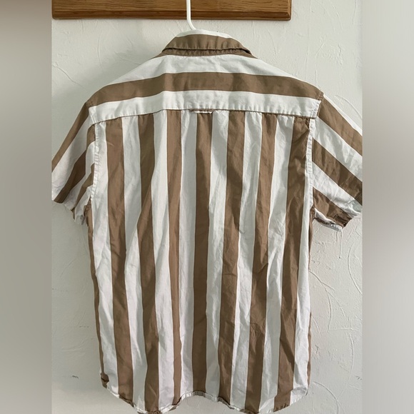 Denim and Flower Short sleeved button down - Picture 2 of 3